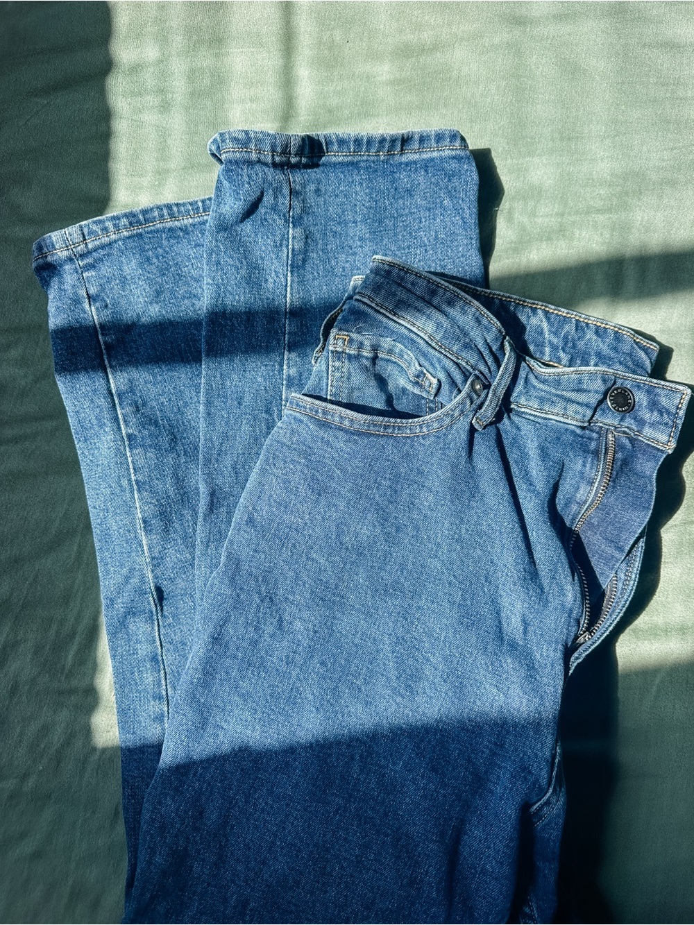 Everlane Curvy 90’s Cropped Cheeky Straight Jeans / 31 Crop